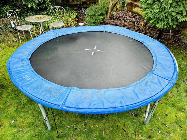 Trampoline diameter 250 cm, hoogte 30 og 60 cm in te stellen