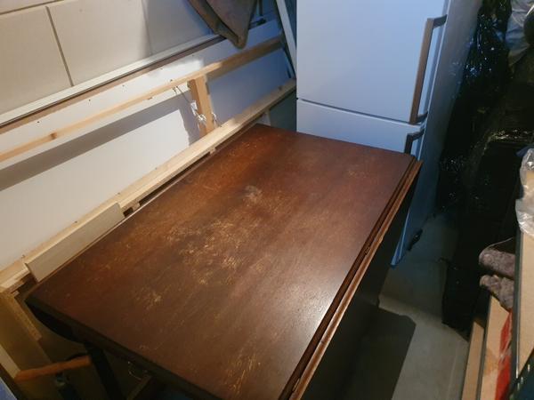 Eettafel met 5 stoelen