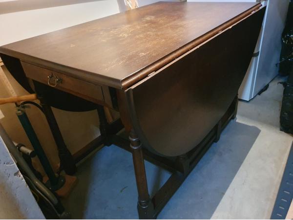 Eettafel met 5 stoelen
