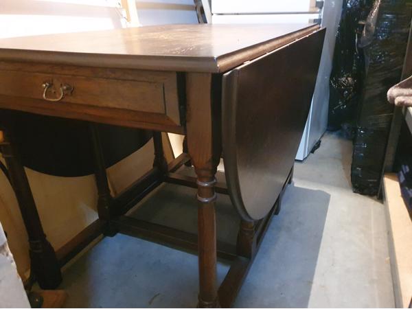 Eettafel met 5 stoelen