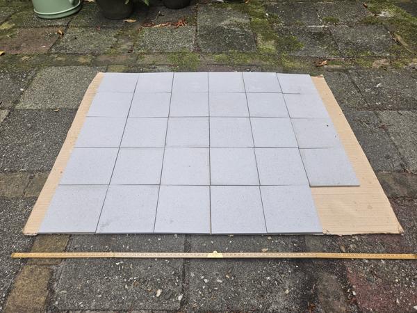 29 lichtgrijze vloertegels 14,6 x14,6