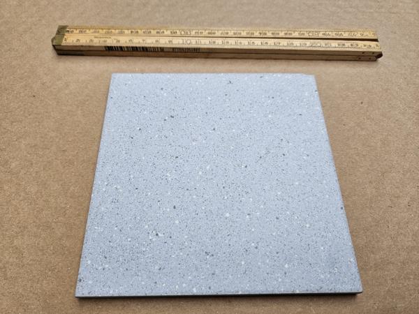 29 lichtgrijze vloertegels 14,6 x14,6