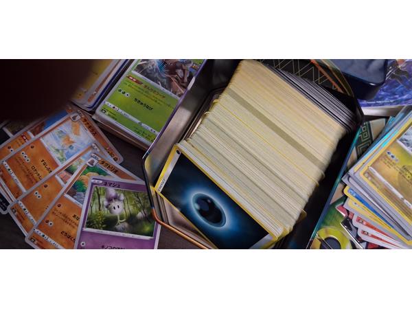 Bulk Pokémon kaarten uit verschillende series