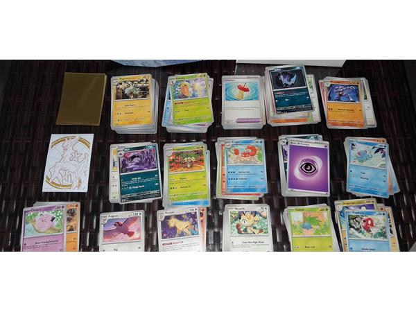Bulk Pokémon kaarten uit verschillende series