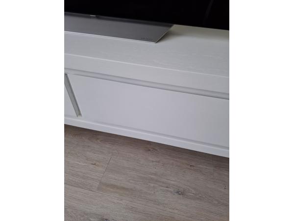 Witte massief houten (tv) dressoir met 2 lades