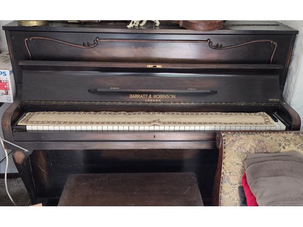 Barratt & Robinson piano