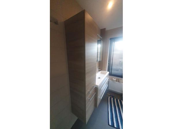 Badkamerkast, wastafel en spieglekastje