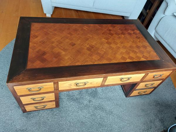 Salontafel met 16 lades dus lekker veel opbergruimte