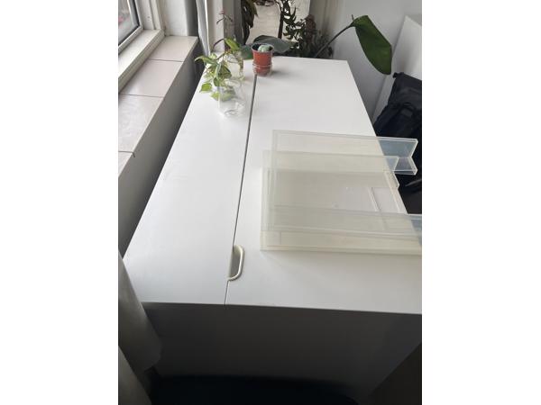 Handig wit bureau