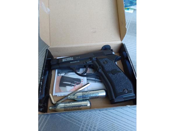 P84 Copy Zwitsers Legerpistool