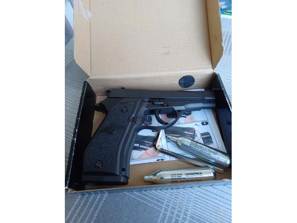 P84 Copy Zwitsers Legerpistool