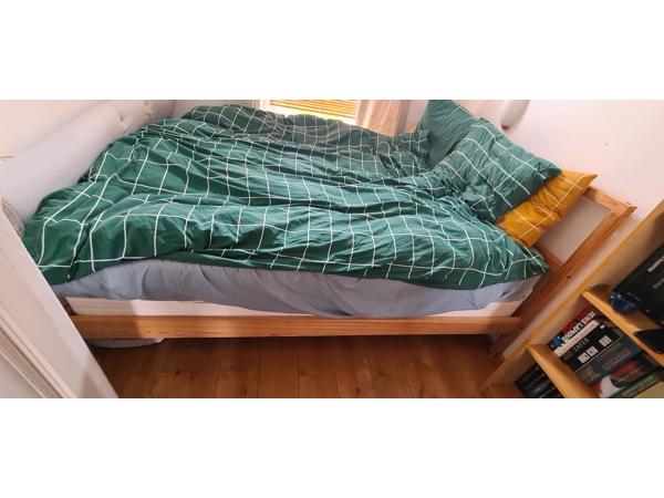 Houten tweepersoons bed