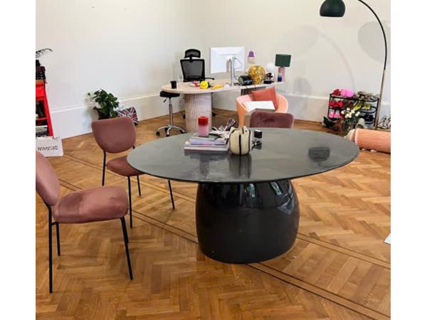 Unieke designtafel van MADE