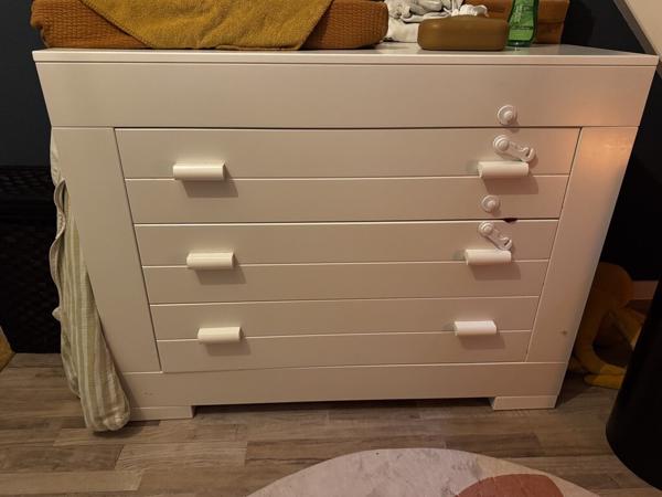 Gratis mooie commode - kan nog een ronde mee