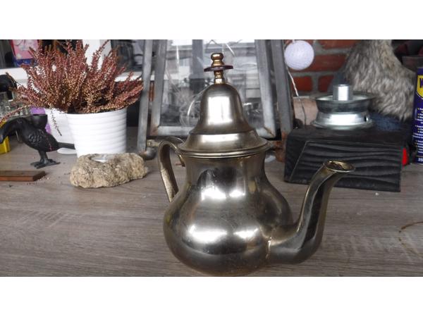 Handgeslagen vintage Afrikaanse theepot W