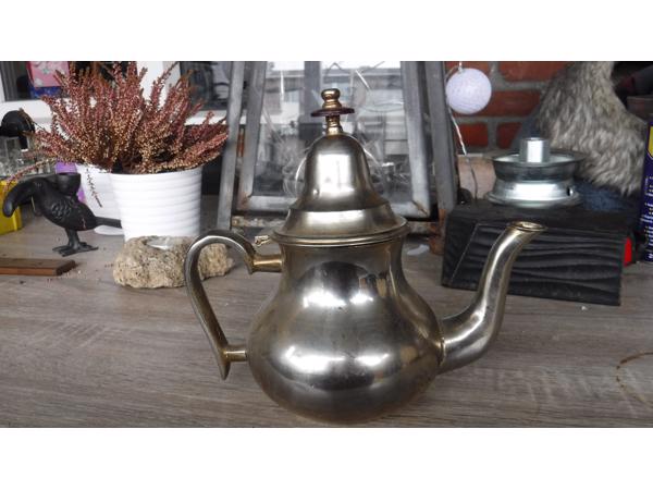 Handgeslagen vintage Afrikaanse theepot W