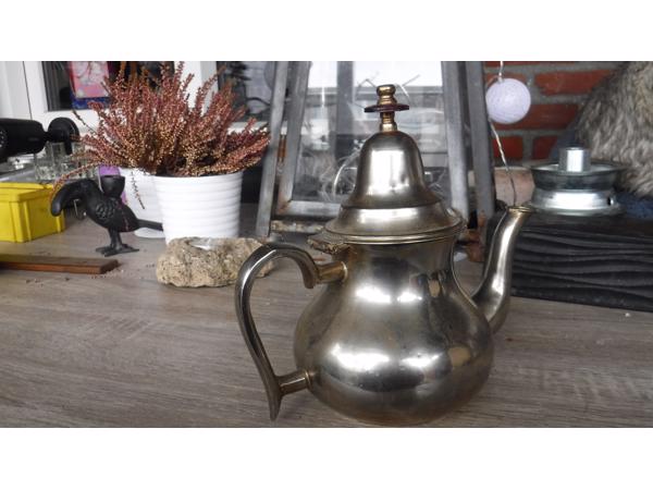 Handgeslagen vintage Afrikaanse theepot W