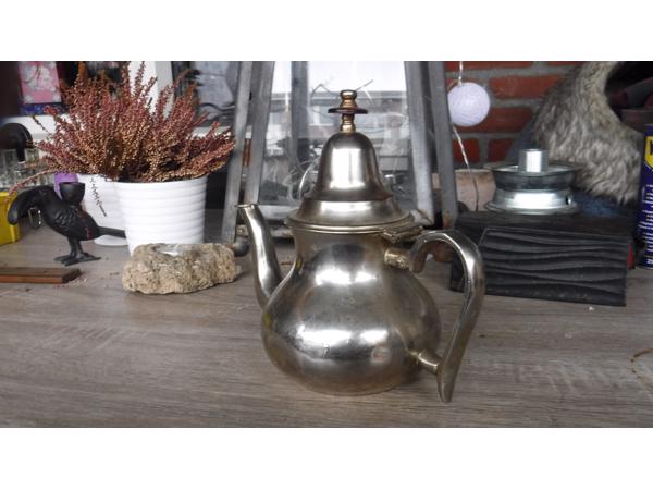 Handgeslagen vintage Afrikaanse theepot W