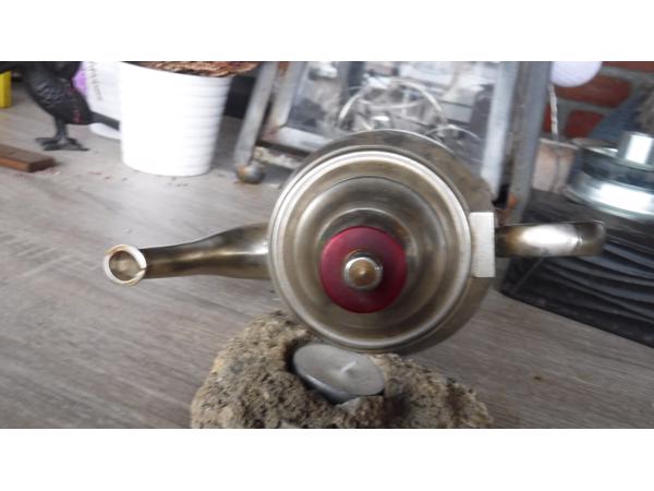 Handgeslagen vintage Afrikaanse theepot W