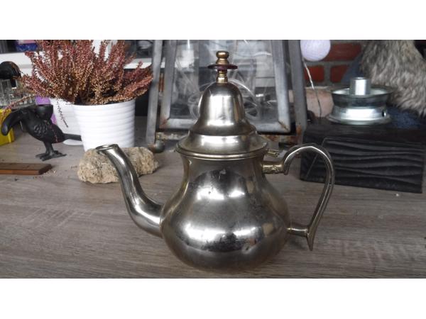 Handgeslagen vintage Afrikaanse theepot W