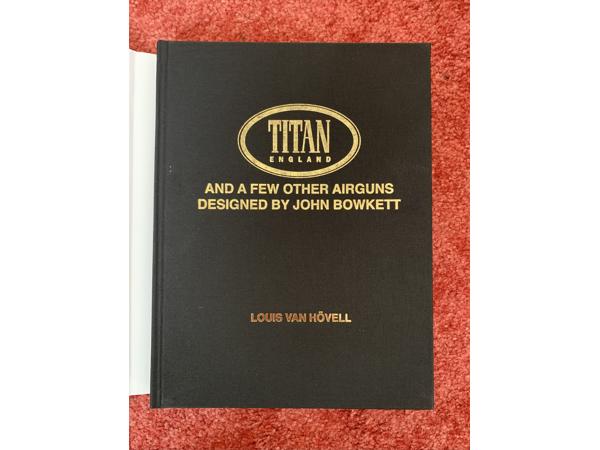 Boek over Titan / John Bowkett
