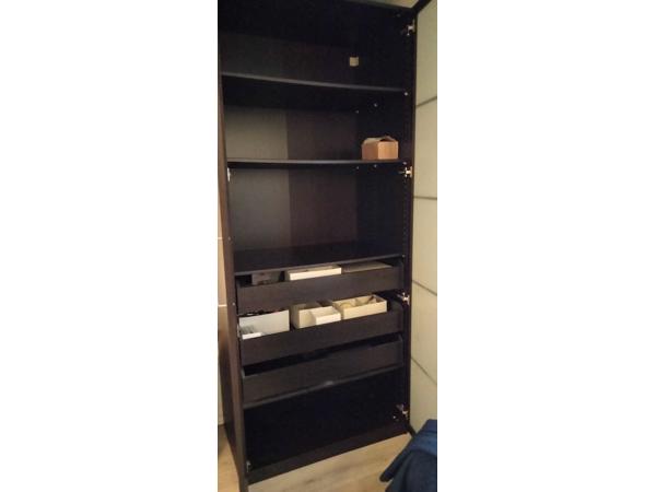 Kast Ikea zwart met 2 deuren en 3 lades