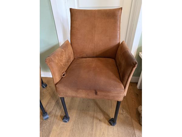 Drie leren eetkamerstoelen