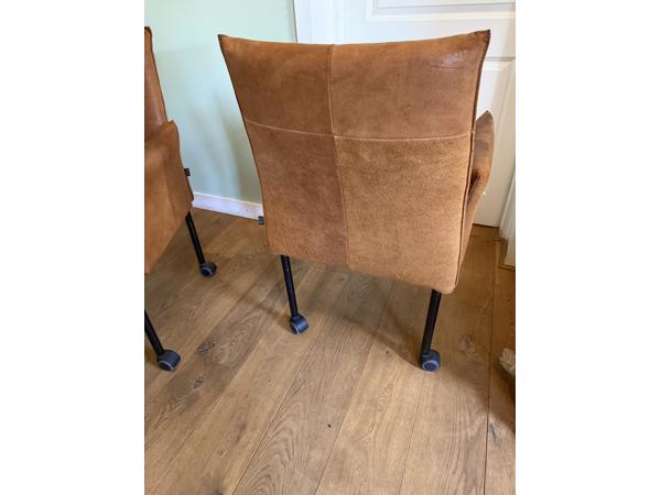 Drie leren eetkamerstoelen