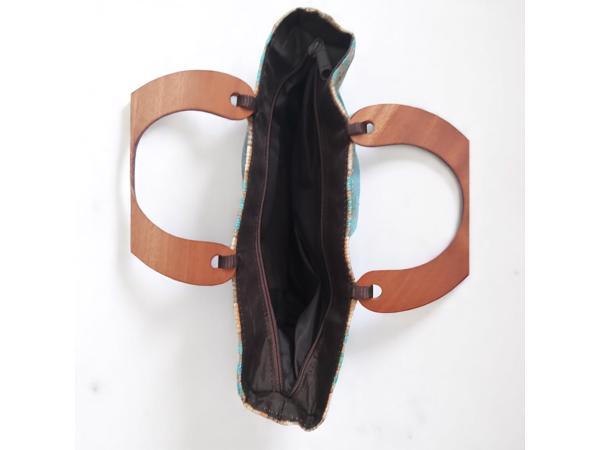 handtas met houten handvatten