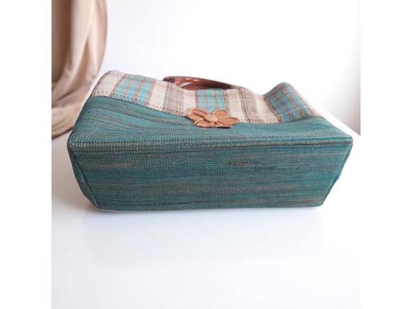 handtas met houten handvatten