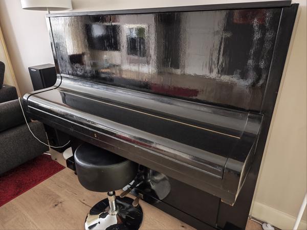 Zwart gelakte piano