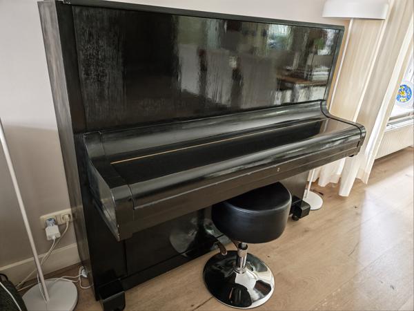 Zwart gelakte piano