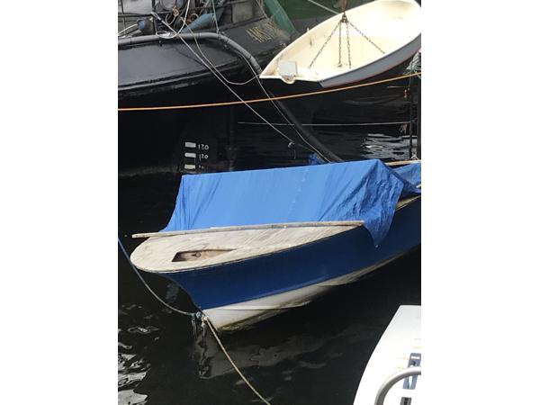 Ophalen in Amsterdam casco oud speedbootje (opknapper)
