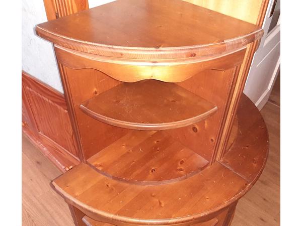 Set grenen hoekkastjes