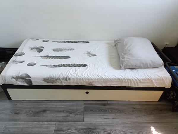 Eenpersoons bed met handige opberglade matras afmeting 190x80