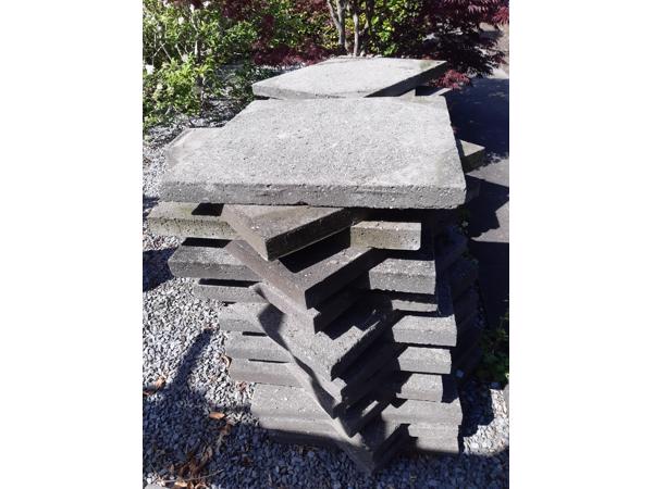 37 grijze betontegels 60 x 60