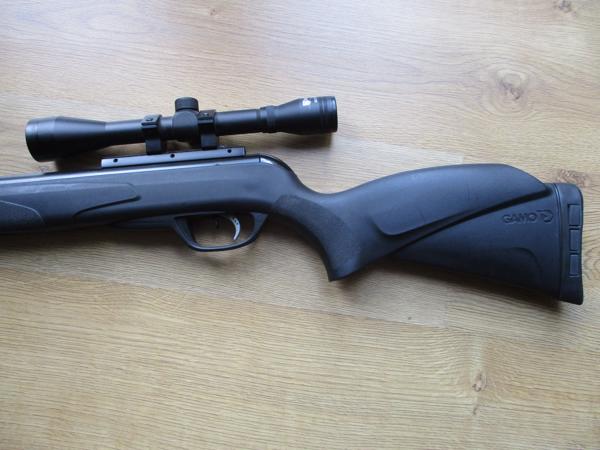 Luchtbuks Gamo Black Fusion met richtkijker