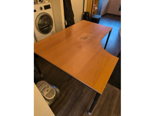 Hoekbureau, 160x120cm hoogte vertelbaar