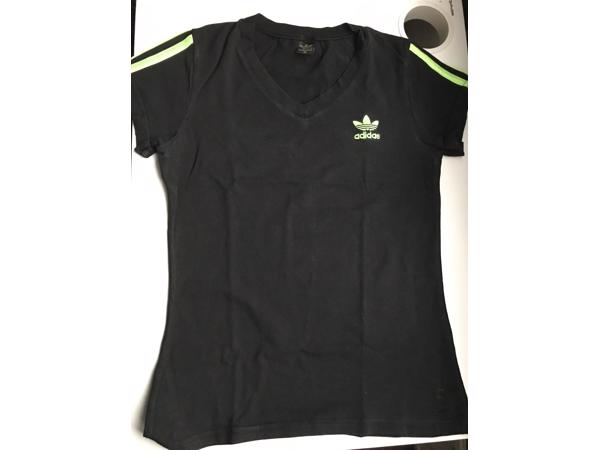 Adidas Setje - korte broek met tshirt (S/M)