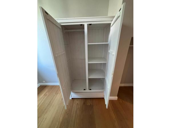 3 stevige witte houten kasten