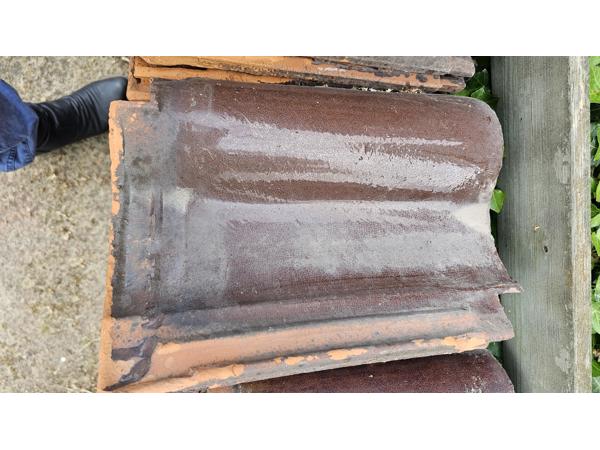 Ca. 350 geglazuurde dakpannen