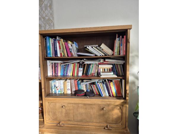 groot wandmeubel met veel bergruimte