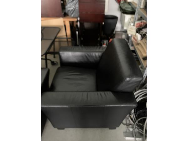 2 Lederen stoelen