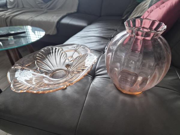 Glazen karaffen, vazen en fruitschaal