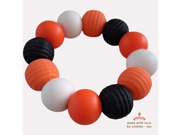 Noekies Handgemaakte Bijtring oranje wit zwart - Nieuw!