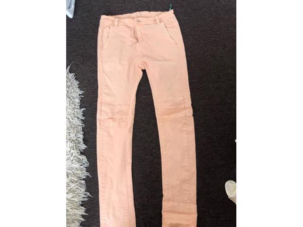 leuke als nieuw zeer net zalm kleur --strakke broek jeans ma