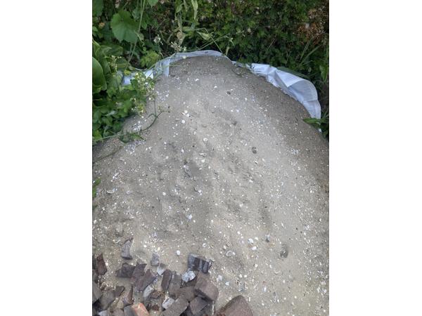 Omhoog zand 0.5m3 Gratis Goede kwaliteit  We hebben te veel
