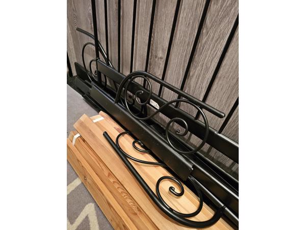 Eenpersoonsbed zwart