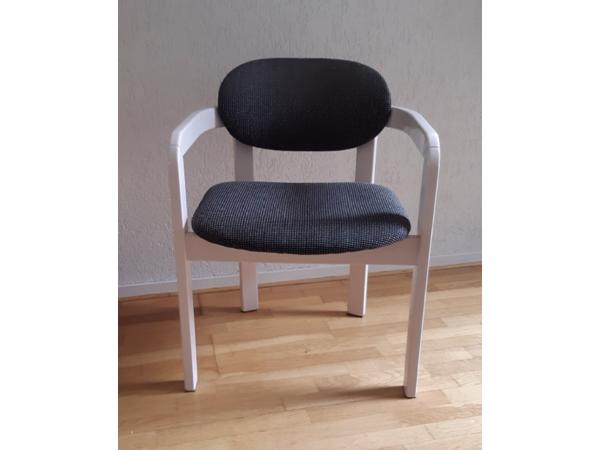 Oerdegelijke eettafel met 6 stoelen