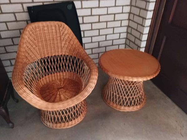 Rotan stoelen + tafeltje